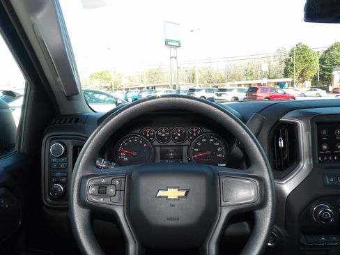 Used 2022 Chevrolet Silverado 1500 Custom image 2