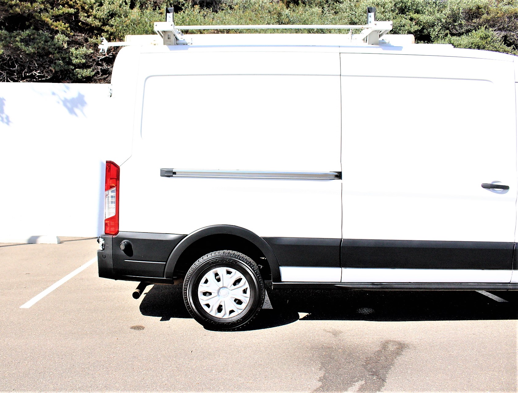 Used 2020 Ford Transit 250 Medium Roof RWD image 11