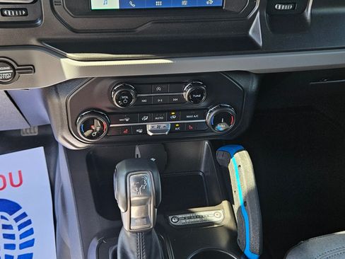 Used 2022 Ford Bronco image 11