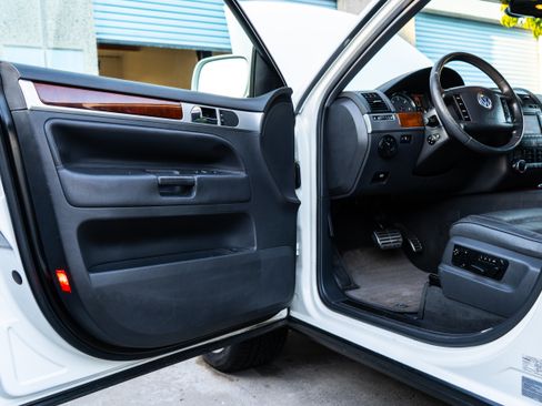 Used 2006 Volkswagen Touareg V10 TDI image 26