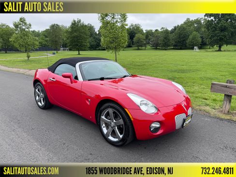 Used 2007 Pontiac Solstice image 1
