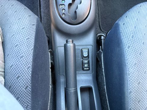 Used 2011 Toyota Yaris 2-Door Hatchback FWD image 17