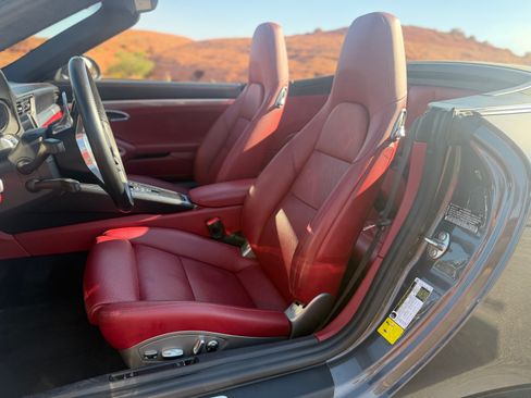 Used 2019 Porsche 911 Carrera Cabriolet RWD image 13