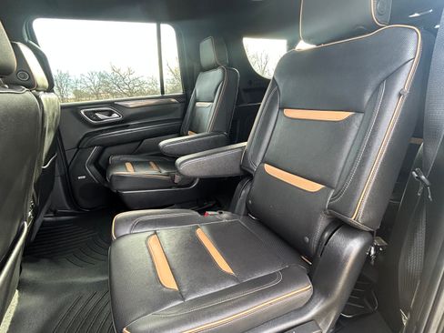 Used 2022 GMC Yukon XL AT4 image 12