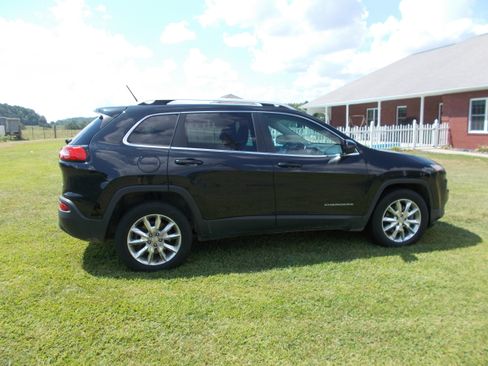 Used 2016 Jeep Cherokee 4WD Latitude image 5