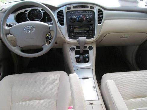 Used 2004 Toyota Highlander image 8