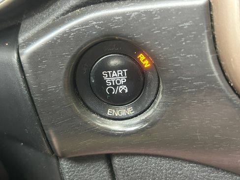 Used 2015 Jeep Grand Cherokee 4WD Laredo image 13