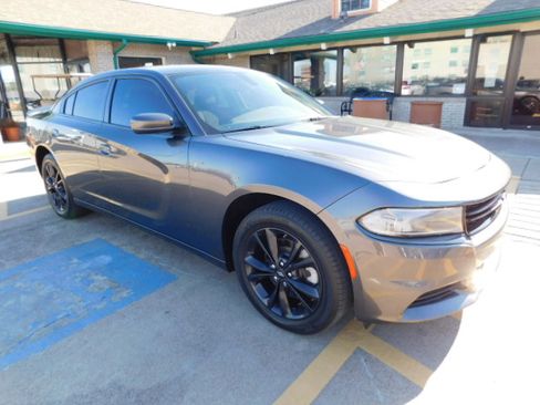 Used 2023 Dodge Charger SXT image 2