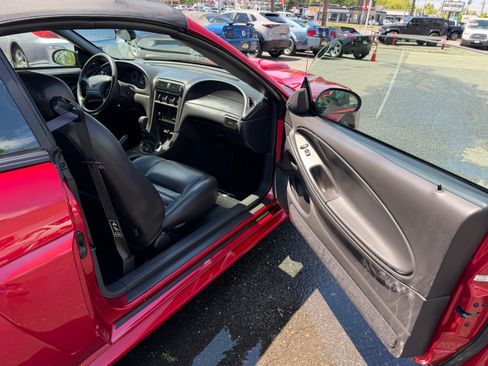 Used 2001 Ford Mustang GT Convertible RWD image 16