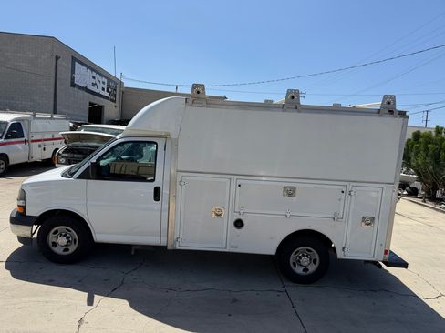 Used 2017 Chevrolet Express 3500 UNAVAIL RWD image 6