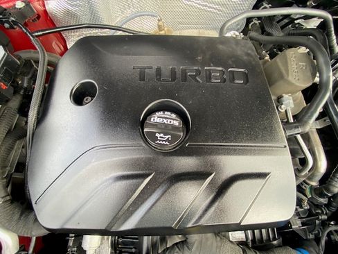 Used 2023 Buick Encore GX AWD Essence image 25