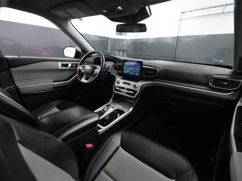Used 2022 Ford Explorer XLT image 42