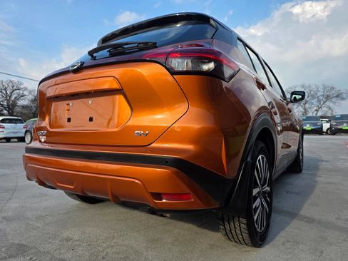 Used 2022 Nissan Kicks SV image 12