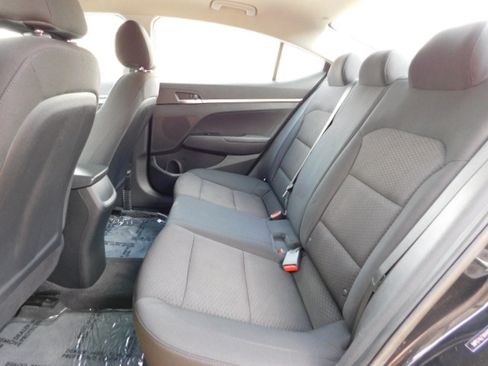 Used 2019 Hyundai Elantra SE image 21