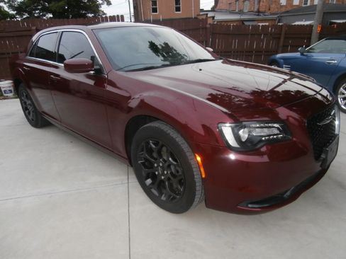 Used 2019 Chrysler 300 S image 3