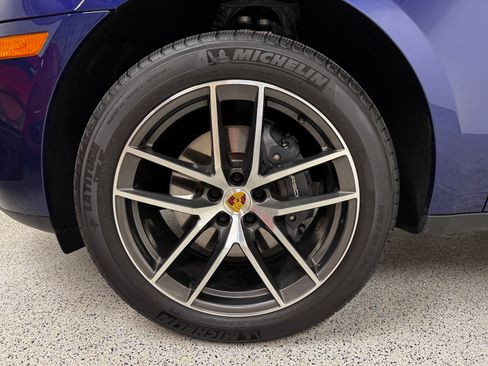 Used 2025 Porsche Macan AWD/4WD image 19