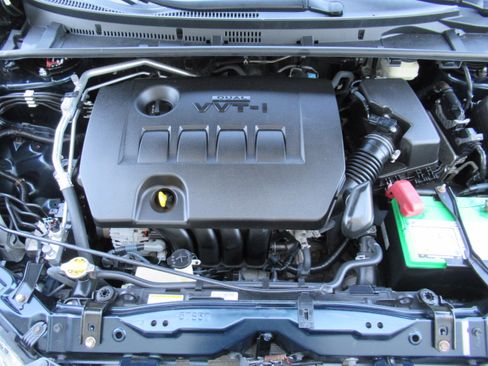 Used 2017 Toyota Corolla LE image 19