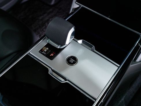 Used 2025 Land Rover Range Rover SE image 76