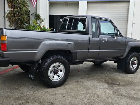 Used 1988 Toyota Pickup Deluxe image 65