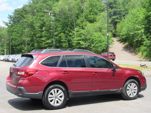 Used 2018 Subaru Outback 2.5i Premium AWD/4WD image 8
