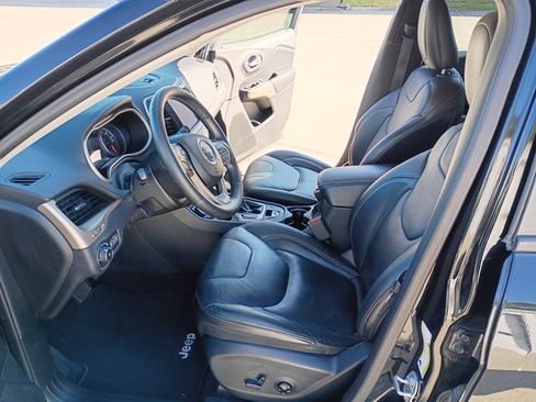 Used 2017 Jeep Cherokee Limited image 9