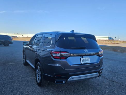 Used 2025 Honda Pilot EX-L image 3