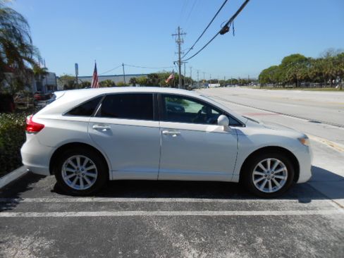 Used 2009 Toyota Venza LE FWD image 6