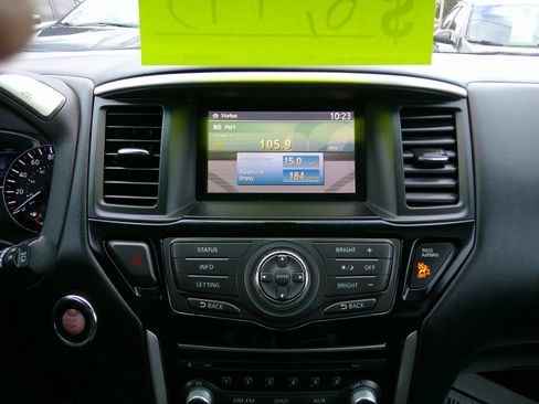 Used 2014 Nissan Pathfinder SV image 9