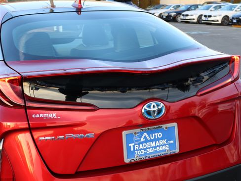 Used 2019 Toyota Prius Prime Premium image 12