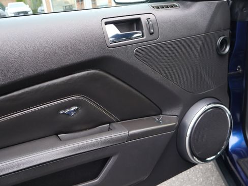 Used 2011 Ford Mustang GT Premium image 14