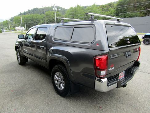 Used 2019 Toyota Tacoma 4x4 Double Cab image 5