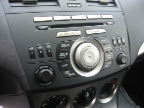 Used 2010 MAZDA MAZDA3 s Hatchback FWD image 11