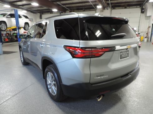 Used 2023 Chevrolet Traverse LT image 12