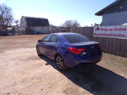 Used 2017 Toyota Corolla SE image 2