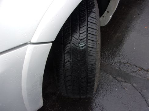 Used 2004 Ford Escape Limited image 10