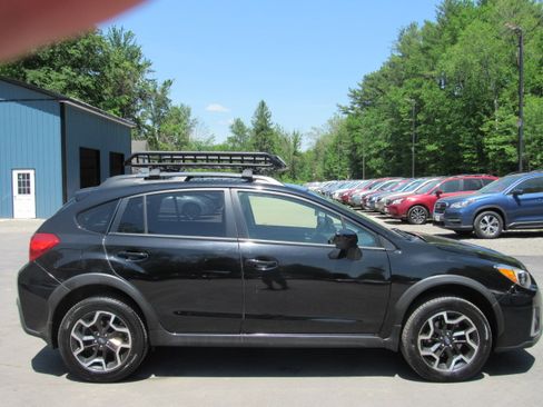 Used 2017 Subaru Crosstrek 2.0i Premium AWD/4WD image 8