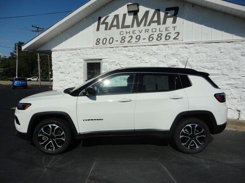 Used 2023 Jeep Compass 4WD Limited image 4