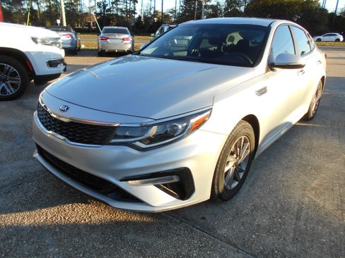 Used 2020 Kia Optima LX image 3