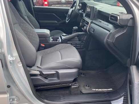 Used 2024 Toyota Tacoma SR image 19