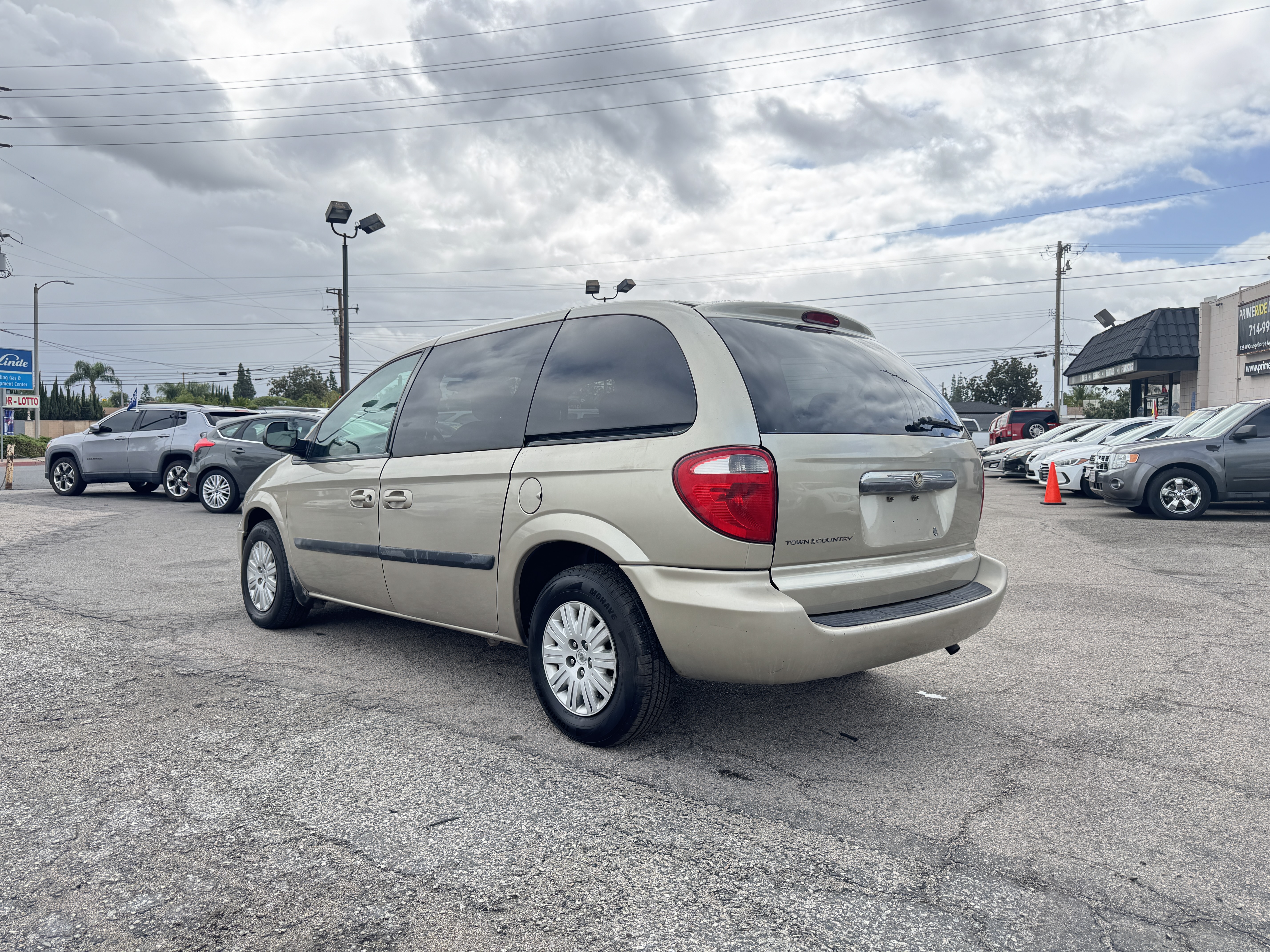 Used 2006 Chrysler Town & Country UNAVAIL FWD image 6