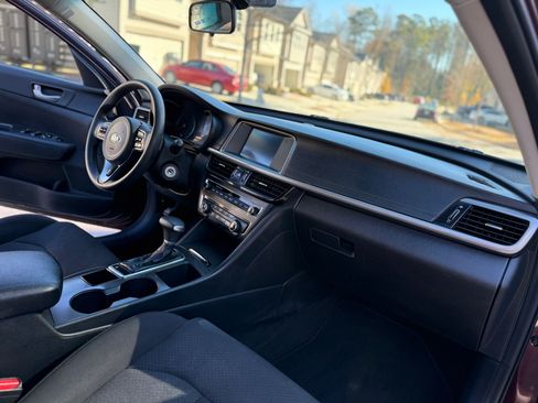 Used 2018 Kia Optima LX image 8