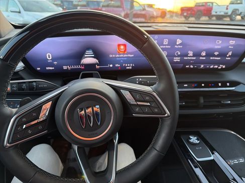 Used 2025 Buick Enclave Avenir image 10