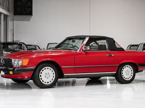 Used 1989 Mercedes-Benz 560 SL image 2