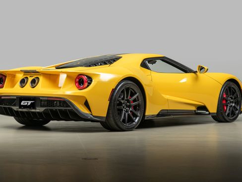 Used 2021 Ford GT Carbon Series RWD image 92