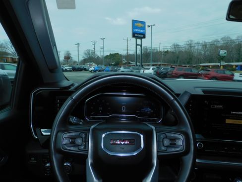 Certified 2025 GMC Sierra 1500 SLT image 2