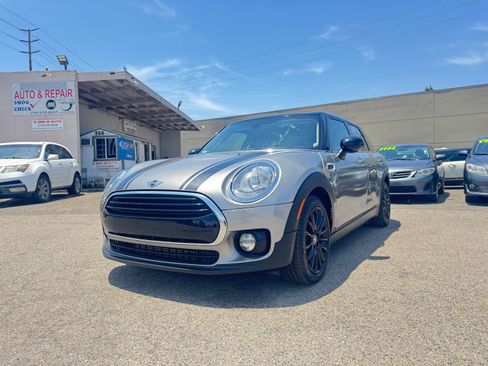 Used 2016 MINI Cooper Clubman FWD image 2