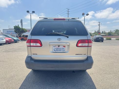 Used 2001 Toyota Sienna LE FWD image 7