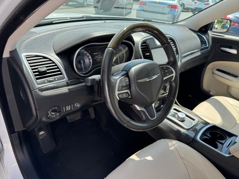 Used 2015 Chrysler 300 C image 8