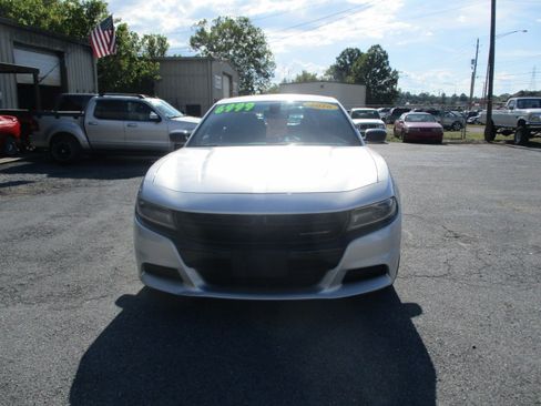 Used 2016 Dodge Charger SE image 3