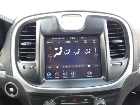 Used 2021 Chrysler 300 Touring image 18